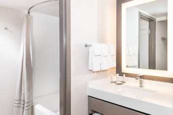 Room, 2 Queen Beds, Smoking (Hearing Accessible)