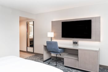 Room, 1 King Bed (Mobility Accessible, Tub)