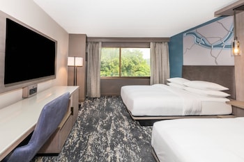 Room, 2 Queen Beds, Smoking (Mobility Accessible, Tub)