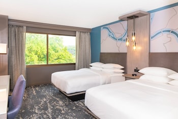 Room, 2 Queen Beds, Smoking (Mobility Accessible, Tub)