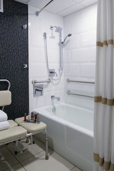 Room, 1 Queen Bed (Mobility Accessible, Tub)