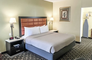 Room, 1 King Bed, Non Smoking (Upper Floor)