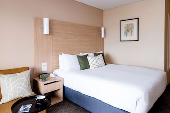 Deluxe Room, 1 Queen Bed, Balcony
