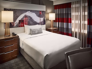 Room, 1 Queen Bed (City Explorer)