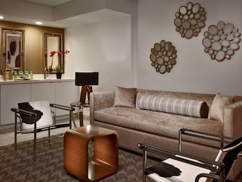 Suite, 1 King Bed, Accessible (Sofa Bed)