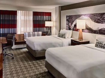 Deluxe Room, 2 Queen Beds, Accessible (Tub)