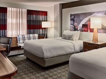 Deluxe Room, 2 Queen Beds, Accessible (Tub)