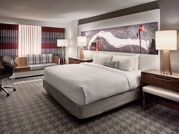 Deluxe Room, 1 King Bed, Accessible (Hearing, Tub)