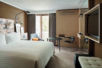 Deluxe Room, 1 King Bed, Balcony