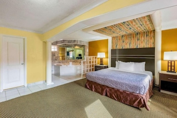 Junior Suite, 1 King Bed, Non Smoking, Jetted Tub