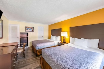 Standard Room, 2 Double Beds, Non Smoking