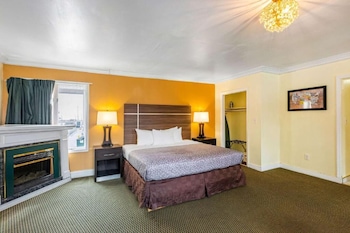 Junior Suite, 1 King Bed, Non Smoking, Jetted Tub