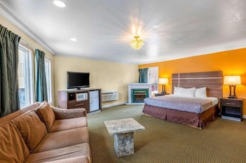 Junior Suite, 1 King Bed, Non Smoking, Jetted Tub