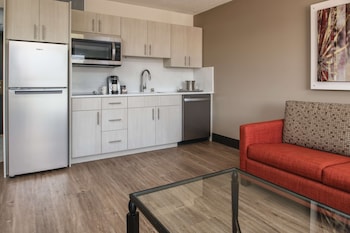 Studio Suite, 1 Queen Bed