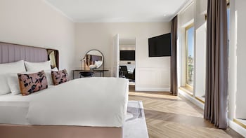 Suite, Balcony