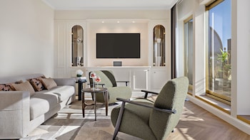 Suite, Balcony