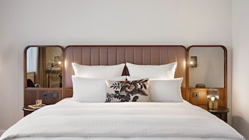 Deluxe Room, 1 King Bed