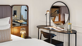 Suite, Balcony