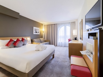 Executive Room, 1 Queen Bed with Sofa bed
