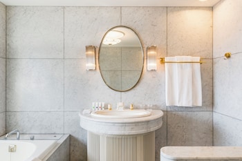 Prestige Suite King, Executive Lounge Access, High Floor