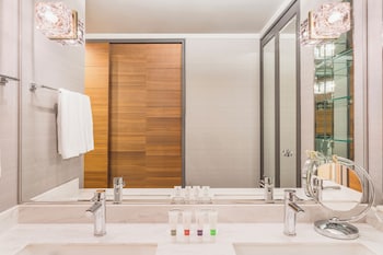 Deluxe Suite Twin, Executive Lounge Access, High Floor