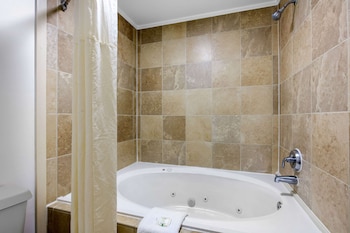 Room, 2 Queen Beds, Non Smoking, Ground Floor