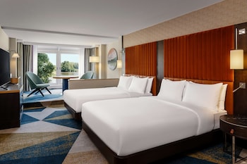 Deluxe Room, 2 Queen Beds (Waterfront)