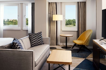 Suite, 1 King Bed (Waterfront)