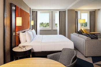 Suite, 1 King Bed (Waterfront)