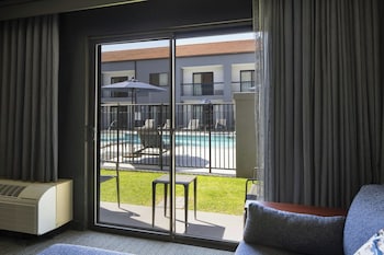 Room, 2 Queen Beds, Patio, Pool View (Patio)