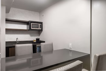 Suite, 1 King Bed