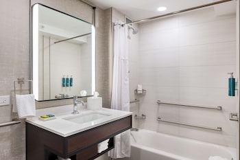 Room, 2 Queen Beds, Accessible, Bathtub