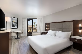 Room, 1 King Bed, Accessible, Bay View (Bathtub)