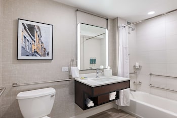 Room, 1 King Bed, Accessible, Bay View (Bathtub)