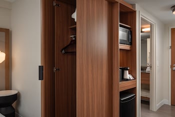 Suite, 1 King Bed with Sofa bed (Mobility Accessible, Roll-in Shower)