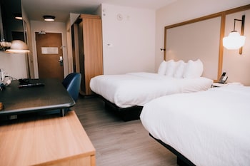Room, 2 Queen Beds (Mobility Accessible, Tub)