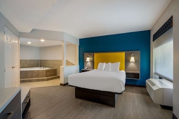 Standard Room, 1 Queen Bed, Non Smoking, Jetted Tub