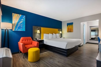 Standard Room, 1 Queen Bed, Non Smoking, Refrigerator & Microwave