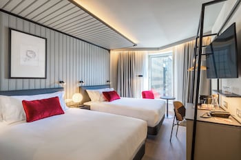 Room, Multiple Beds, City View