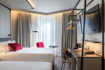 Room, Multiple Beds, City View