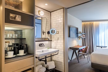 Family Room, 1 King Bed, Connecting Rooms, City View