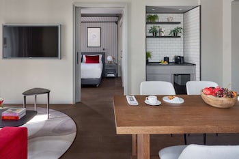 Suite, 1 Bedroom, City View