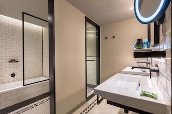 Junior Suite, 1 King Bed