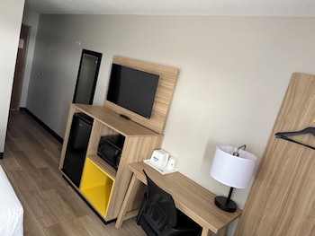 Standard Room, 1 Queen Bed