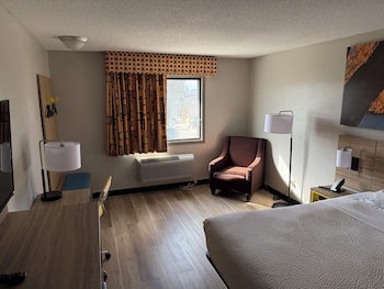 Standard Room, 1 King Bed
