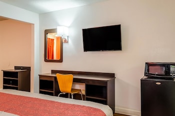 Deluxe Room, 1 King Bed, Smoking, Refrigerator & Microwave