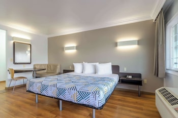 Standard Room, 1 King Bed, Non Smoking, Refrigerator & Microwave
