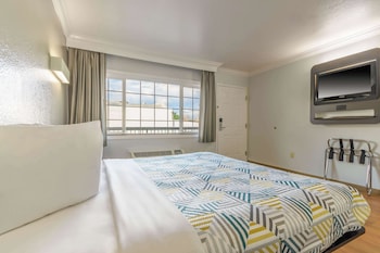 Standard Room, 1 King Bed, Non Smoking, Refrigerator & Microwave