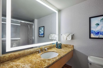 Suite, 1 King Bed (Mini)