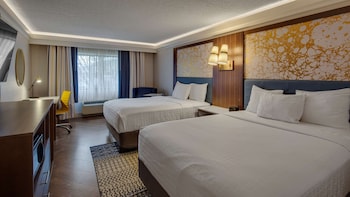 Standard Room, 2 Queen Beds, Accessible, Bathtub